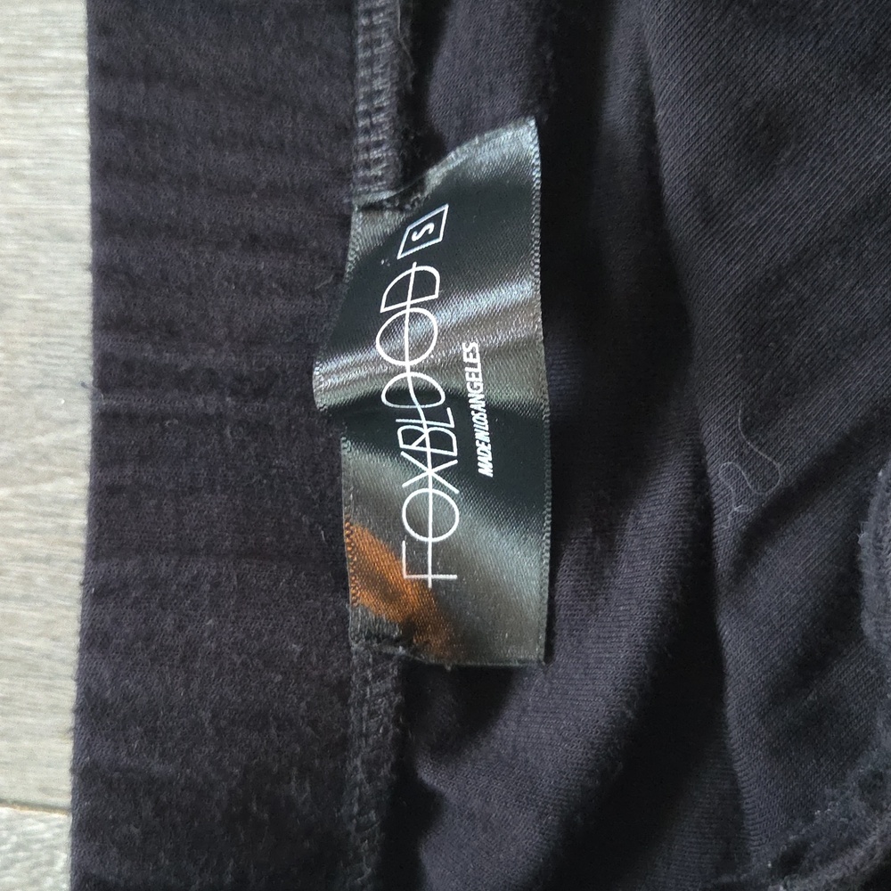 Elegant Black Pencil Skirt - Picture 3 of 3